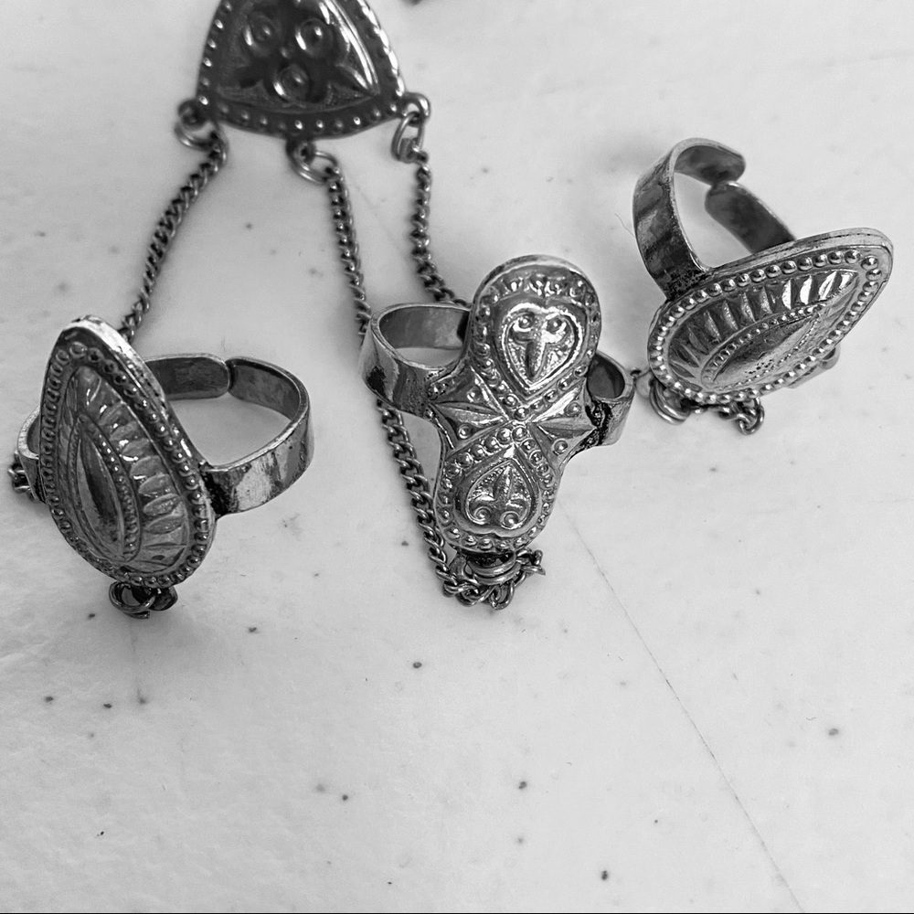 Vintage Silver-tone Chained Bracelet with 3 rings - Picture 3 of 15